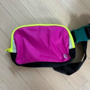 Like new Lululemon Fanny pack